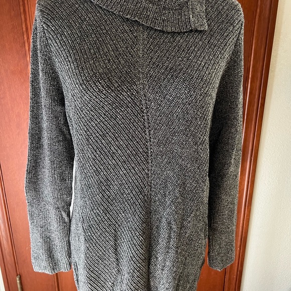 Talbots - split neck grey marled sweater sz M - NWOT - Picture 3 of 7
